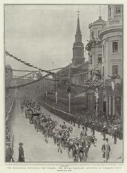 La procesión entrando en el Strand, el carruaje real llegando a Charing Cross